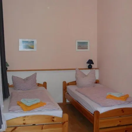 In Gruenderzeitvilla In Strandnaehe
